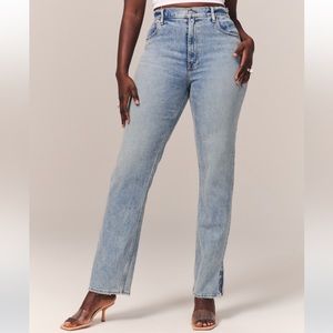 NWT Abercrombie Ultra High Rise 90s Straight Jean, Size 26R, Light with Vent Hem
